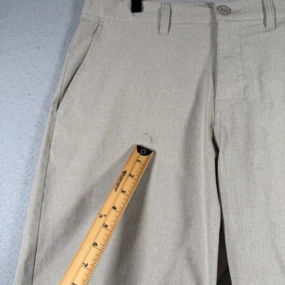 Travis Mathew Mens Tan Khaki Golf Shorts Size 34 Stretch Performance Casual 9 In